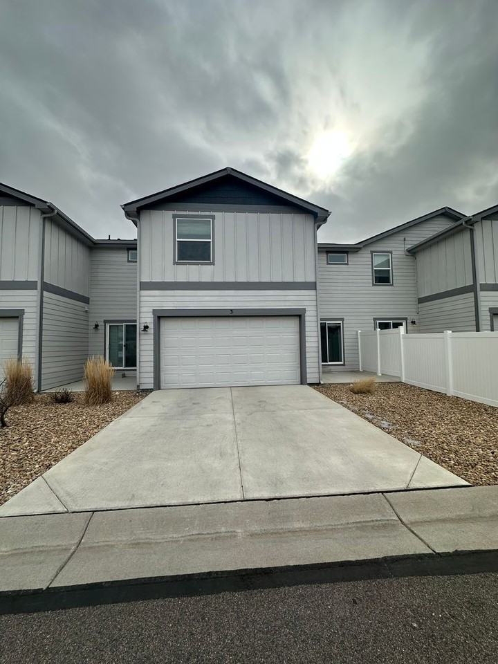 218 E Chestnut St #3 - Photo 2 of 28