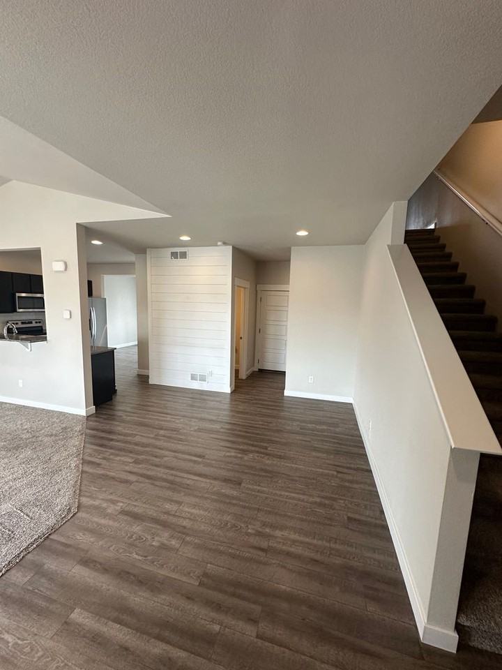 218 E Chestnut St #3 - Photo 3 of 28