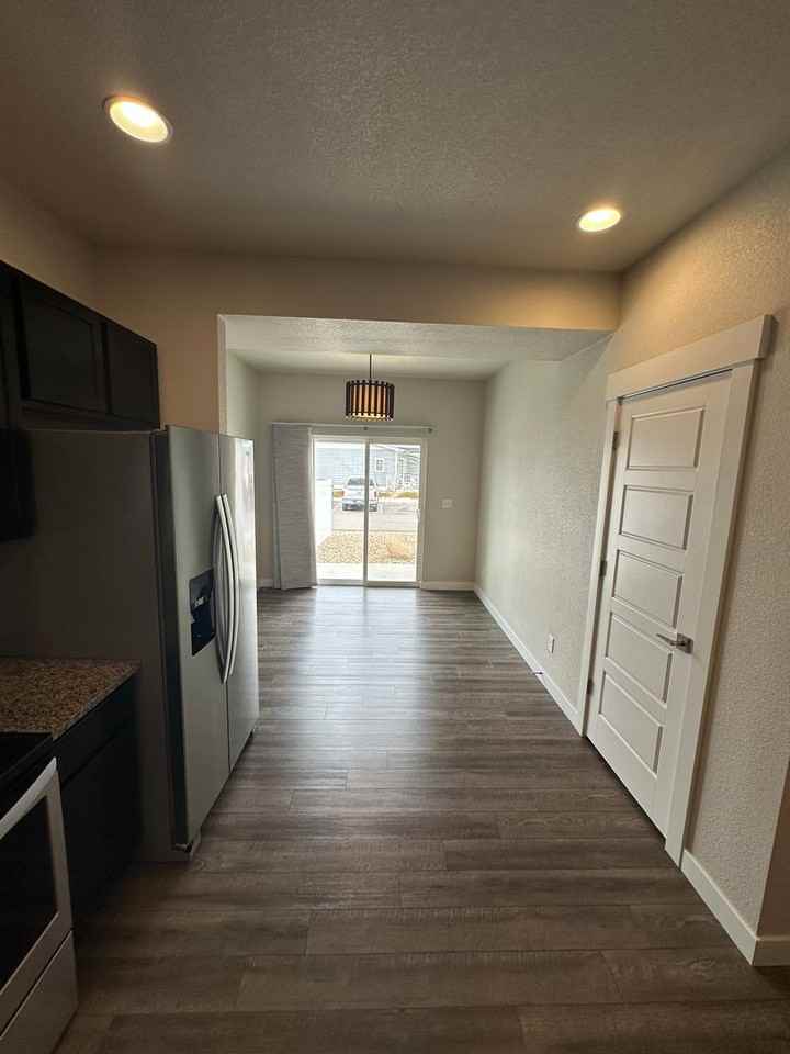 218 E Chestnut St #3 - Photo 7 of 28