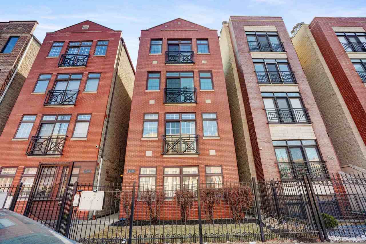 2351 W Harrison St #4 - Photo 2 of 18