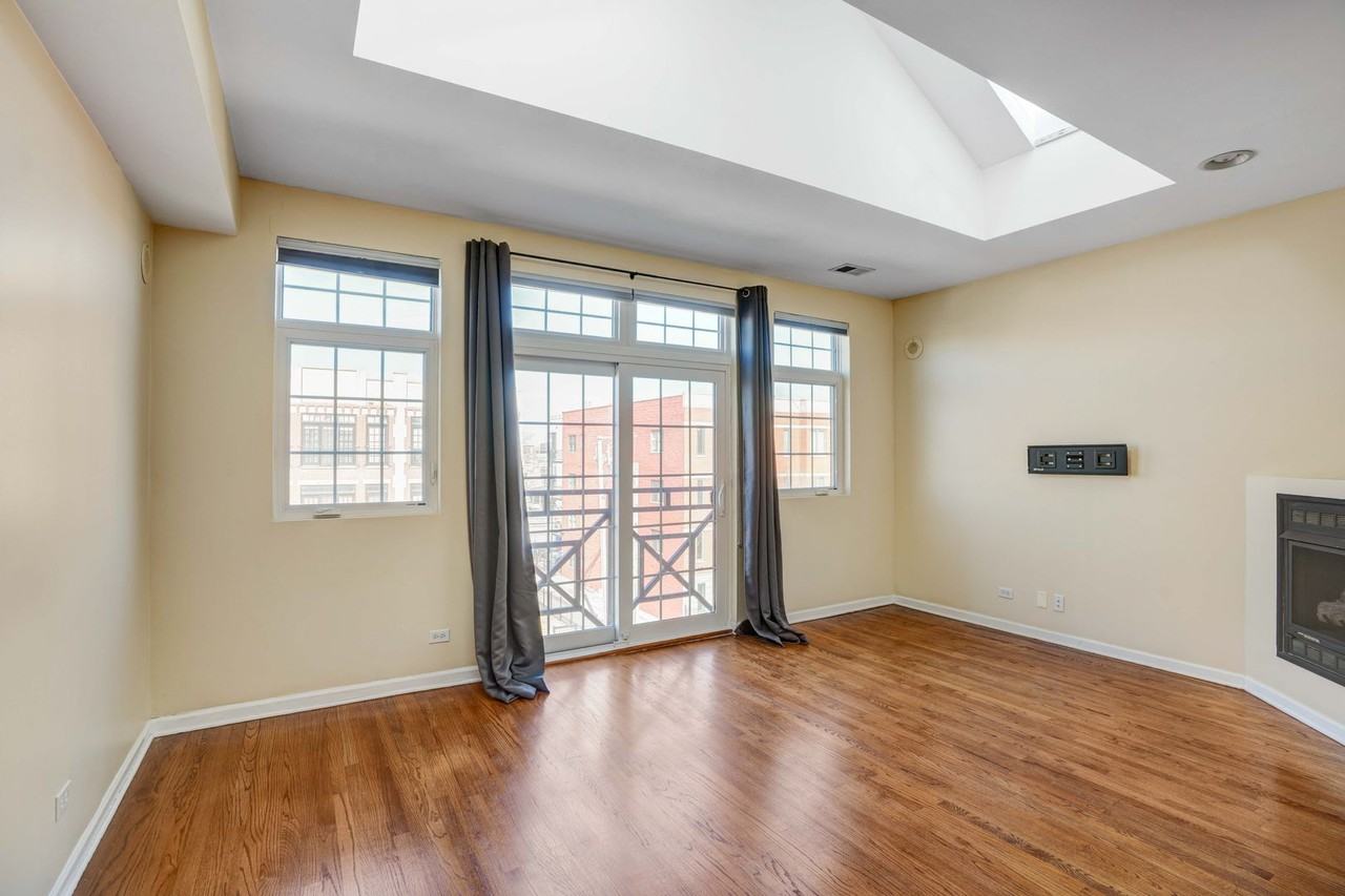 2351 W Harrison St #4 - Photo 3 of 18