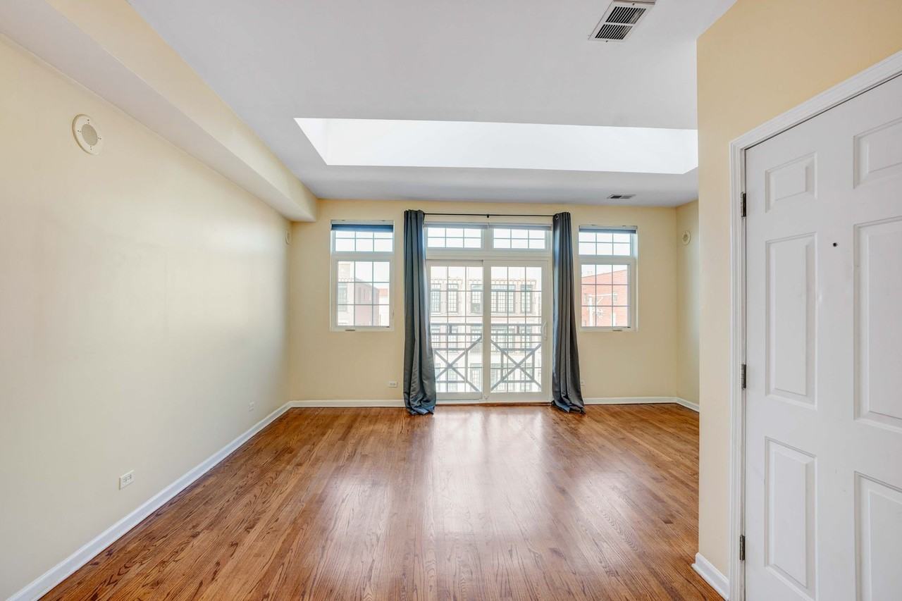 2351 W Harrison St #4 - Photo 6 of 18