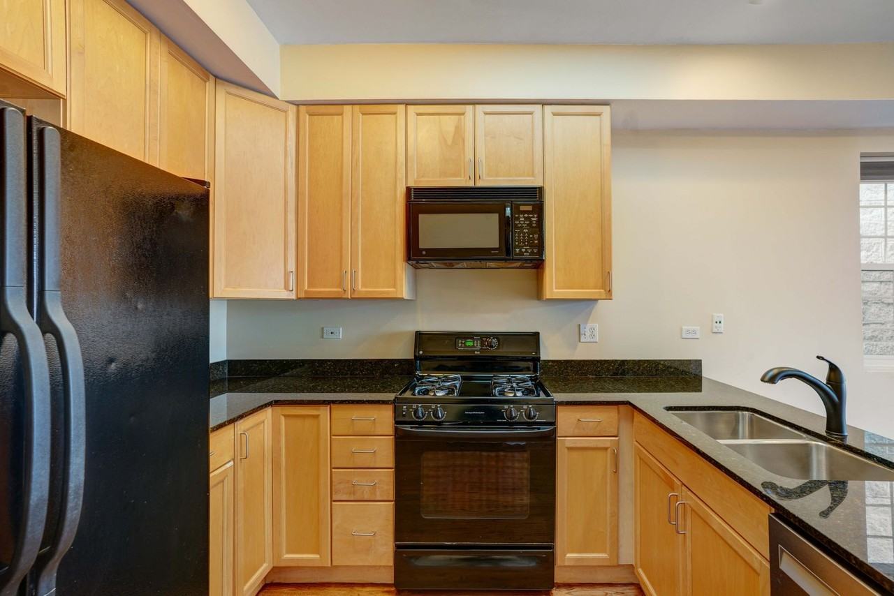 2351 W Harrison St #4 - Photo 7 of 18