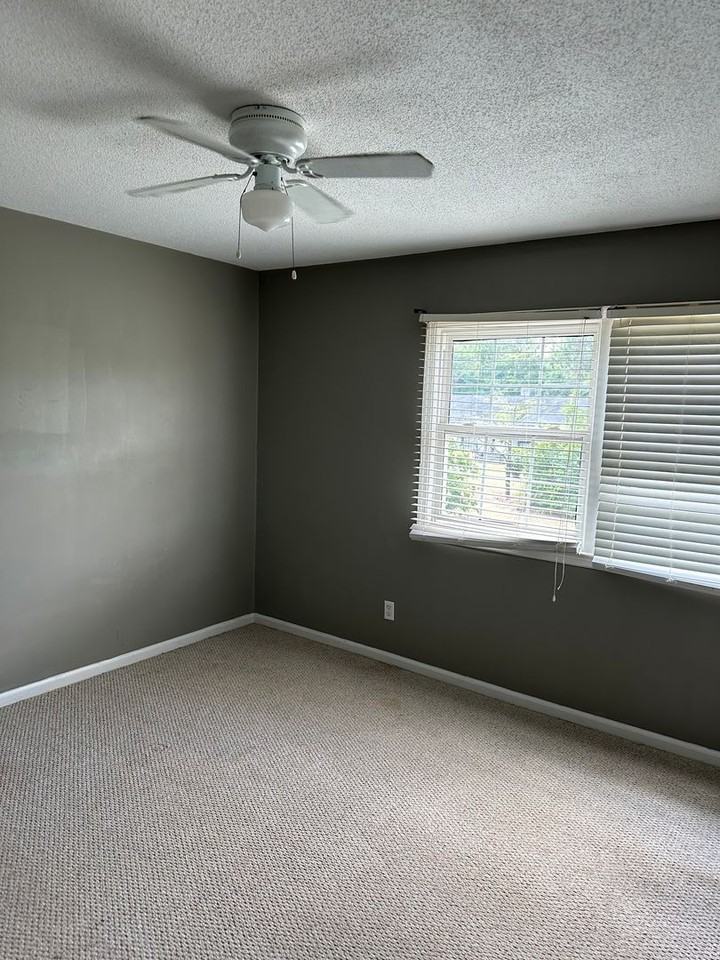 1202 Kimberly Dr - Photo 2 of 4