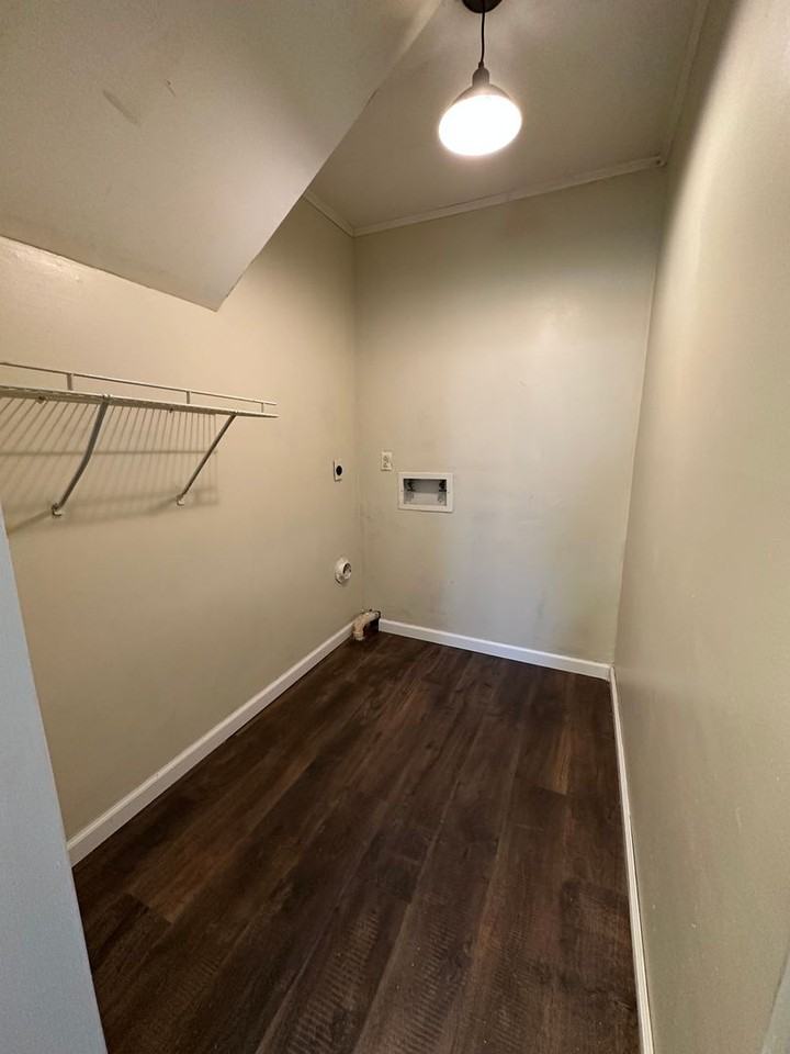 300 Jefferson Ln - Photo 2 of 30