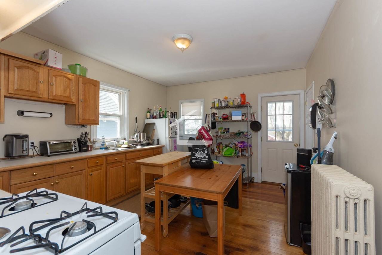 42 Atkins St - Photo 7 of 12