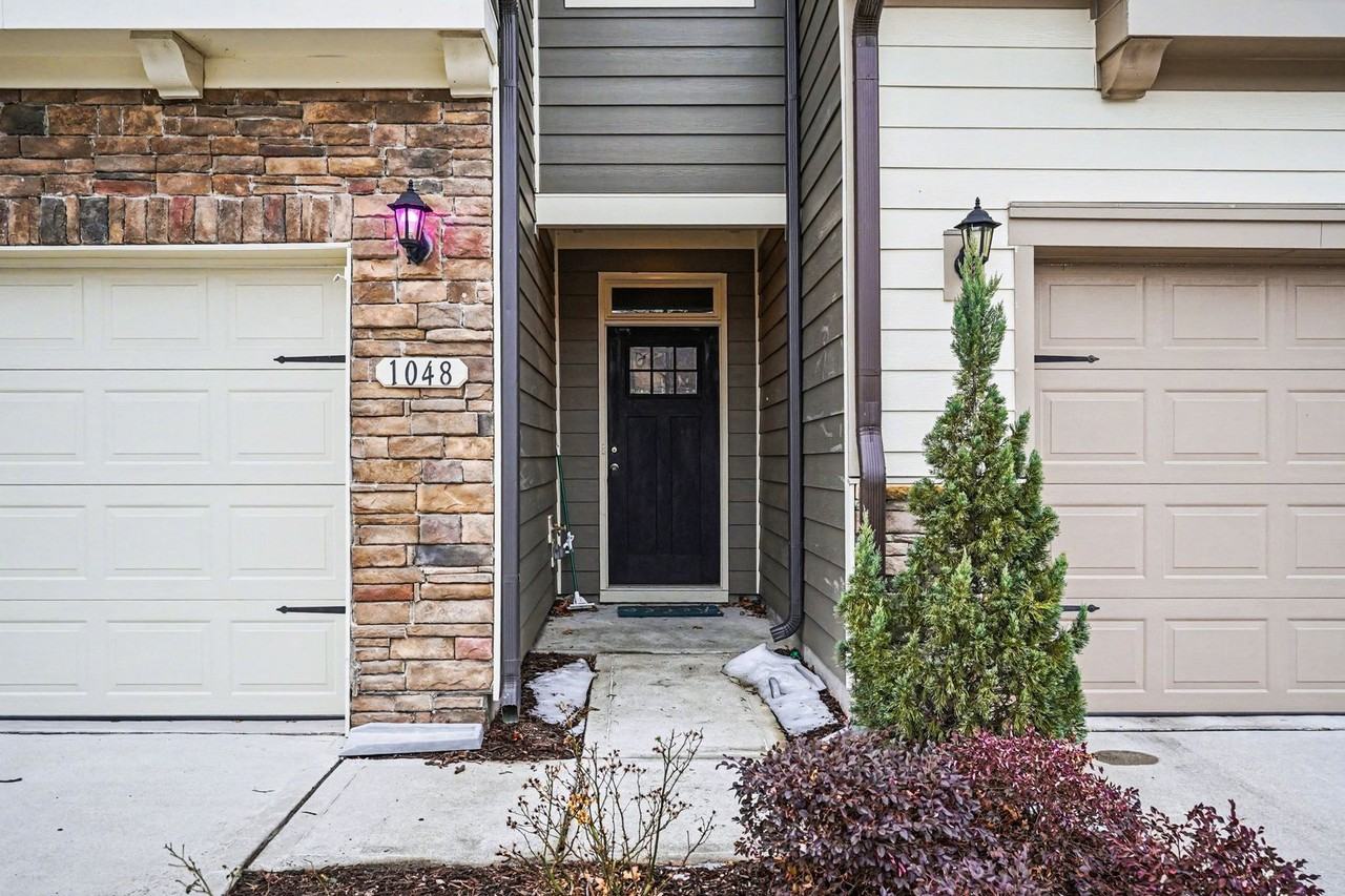 1048 Brennan Green Ct - Photo 4 of 30