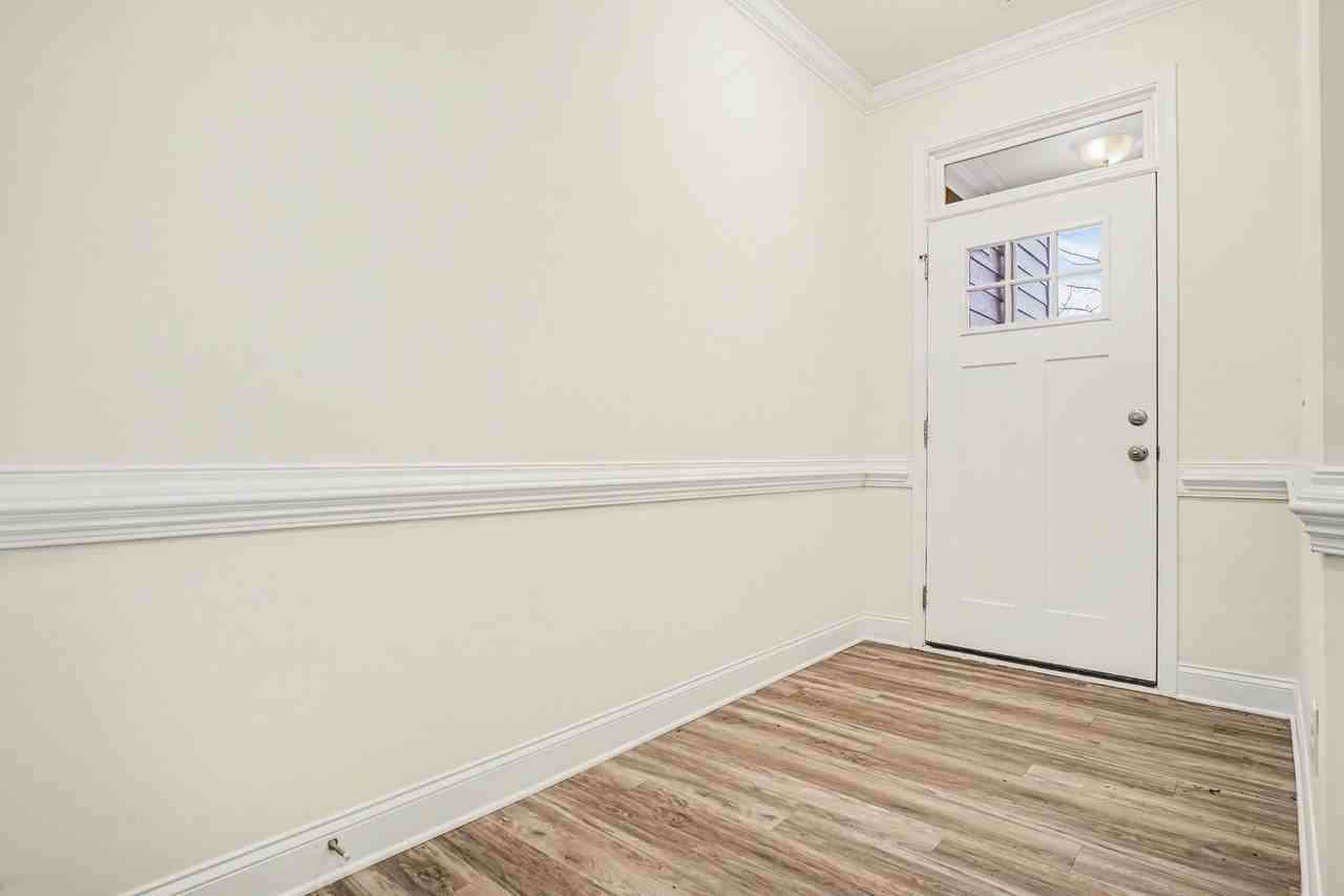 1048 Brennan Green Ct - Photo 5 of 30