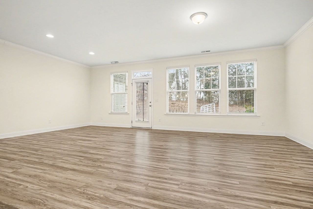 1048 Brennan Green Ct - Photo 7 of 30