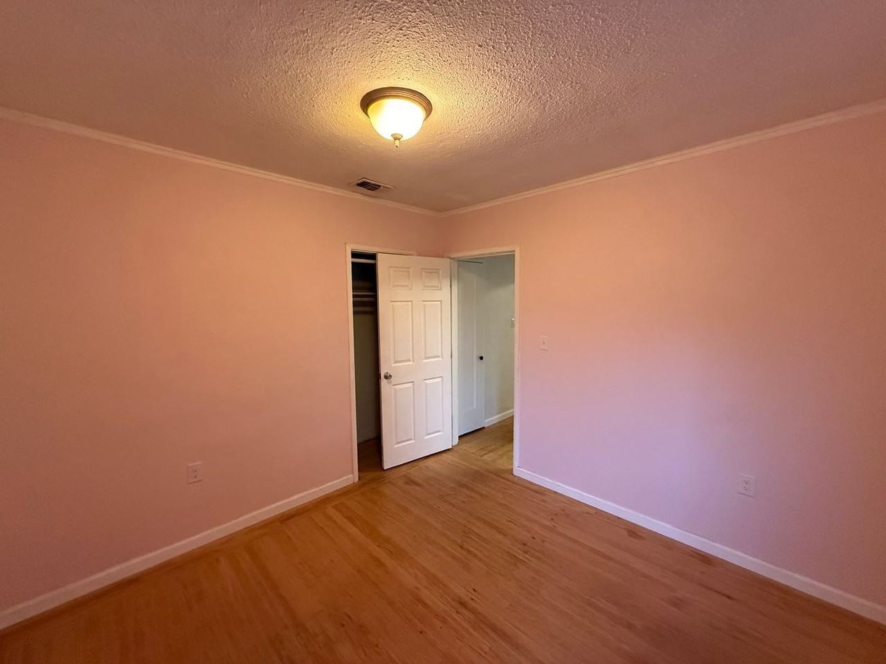 216 11th St - Photo 2 of 7