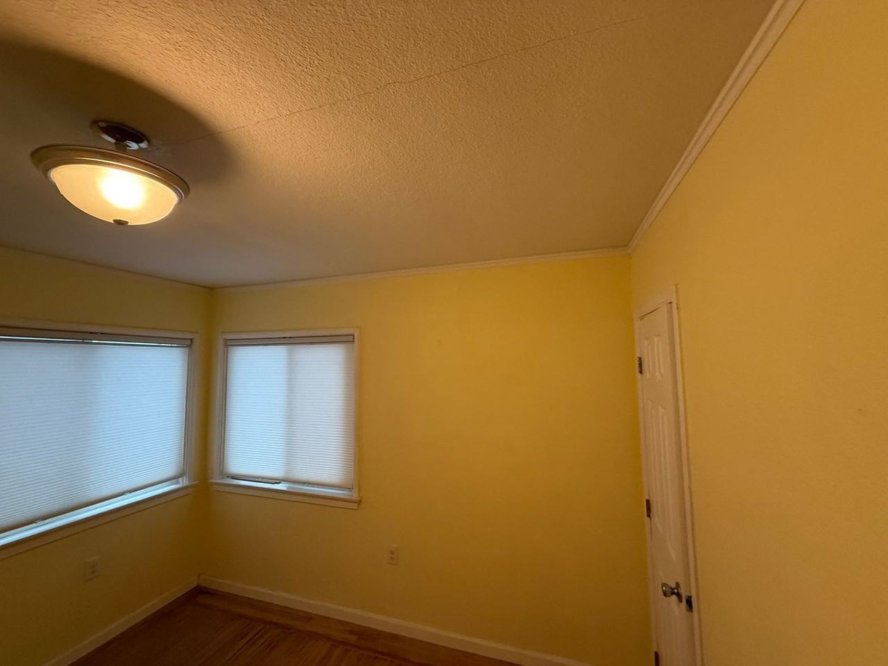 216 11th St - Photo 4 of 7