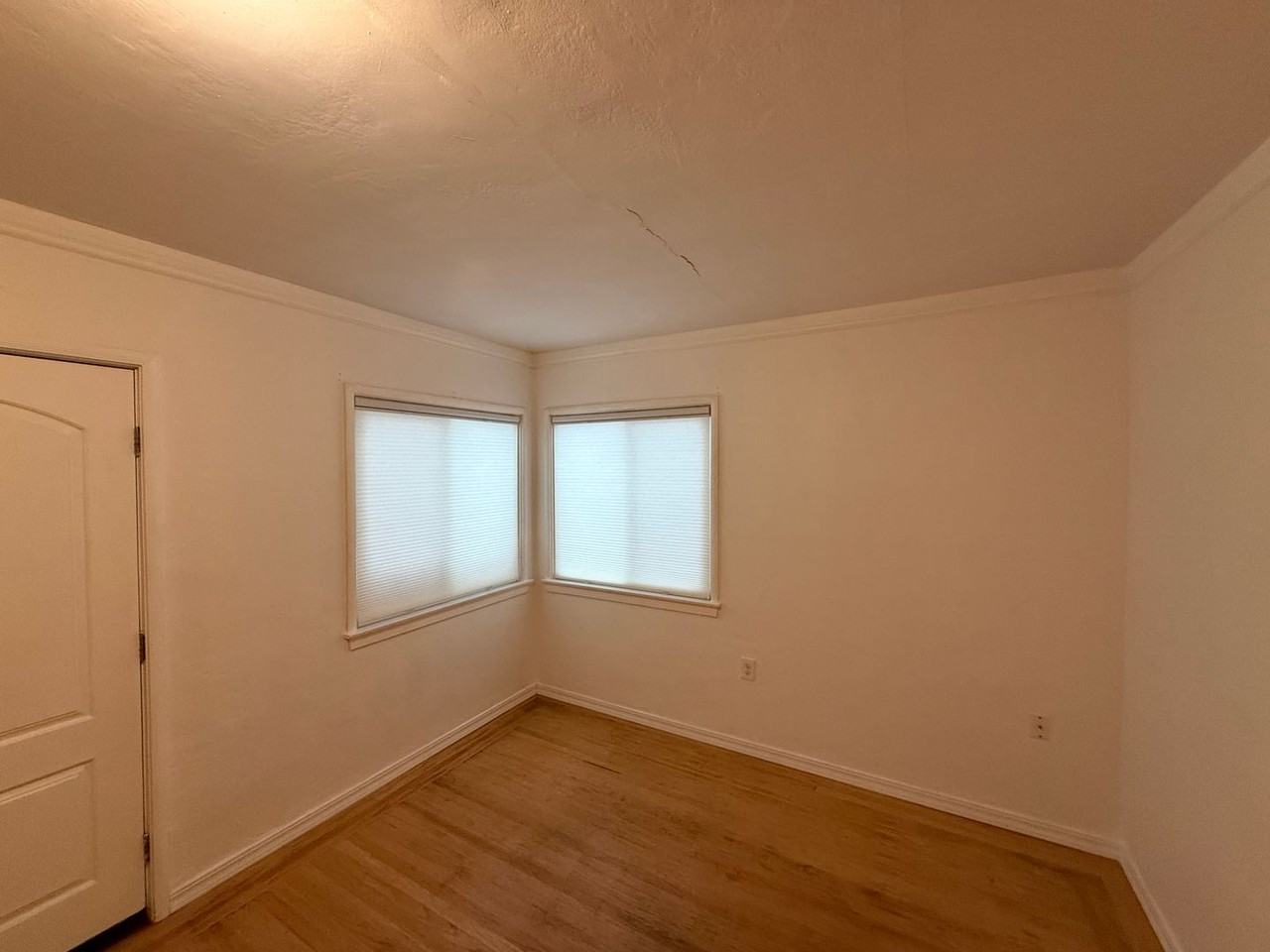 216 11th St - Photo 5 of 7