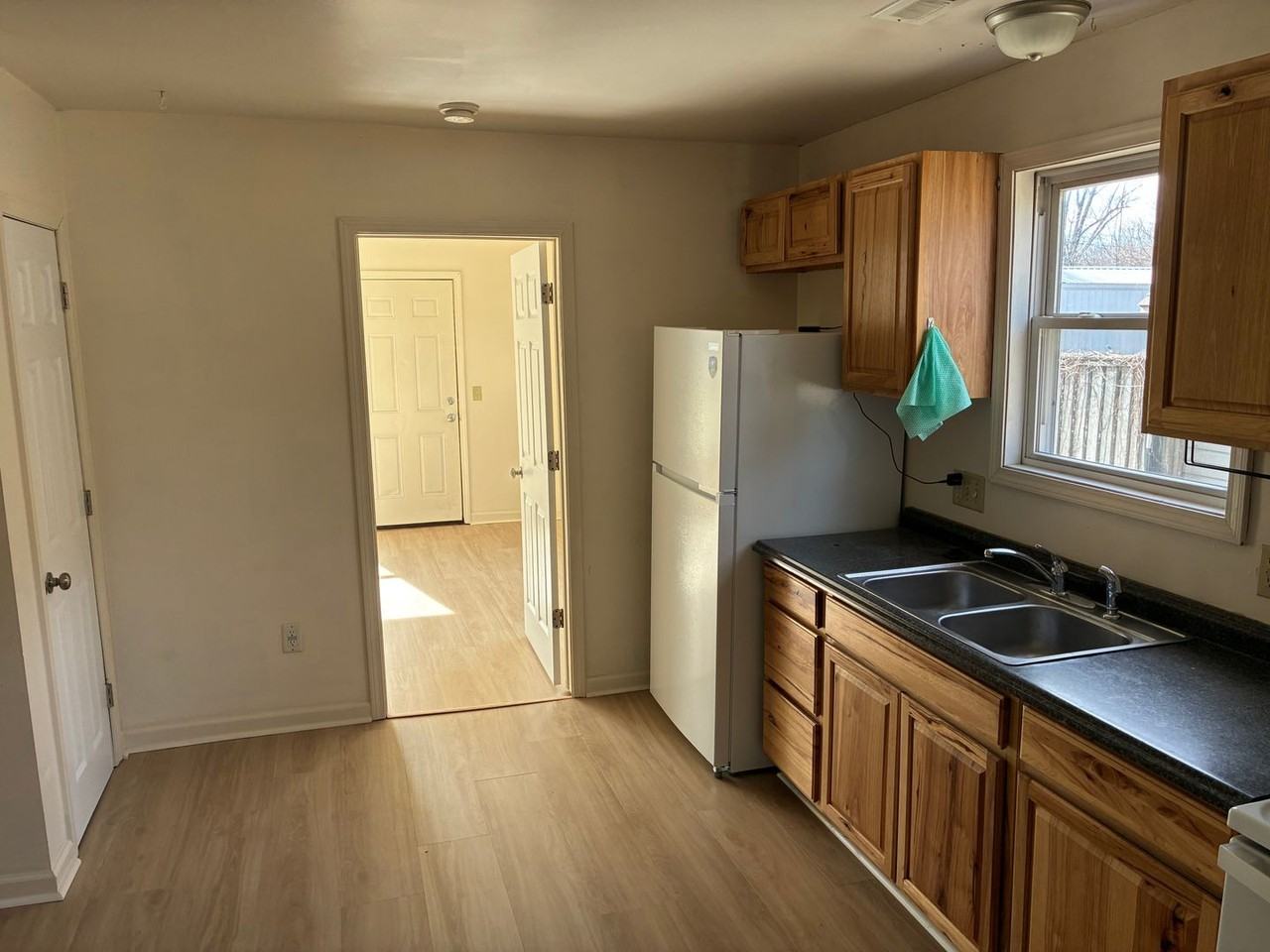 830 W Scott St - Photo 4 of 7