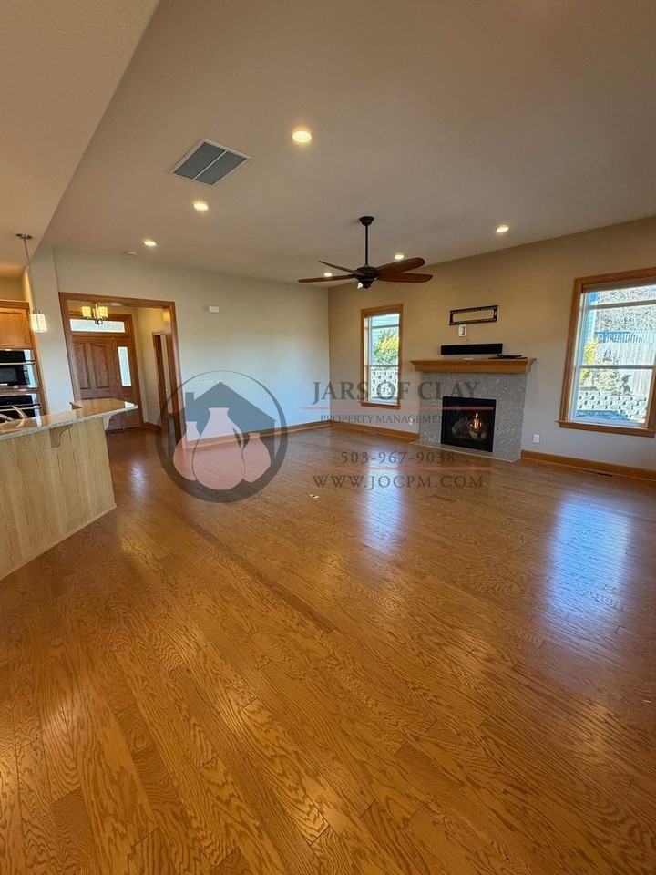 4658 Chatham St Se - Photo 6 of 28