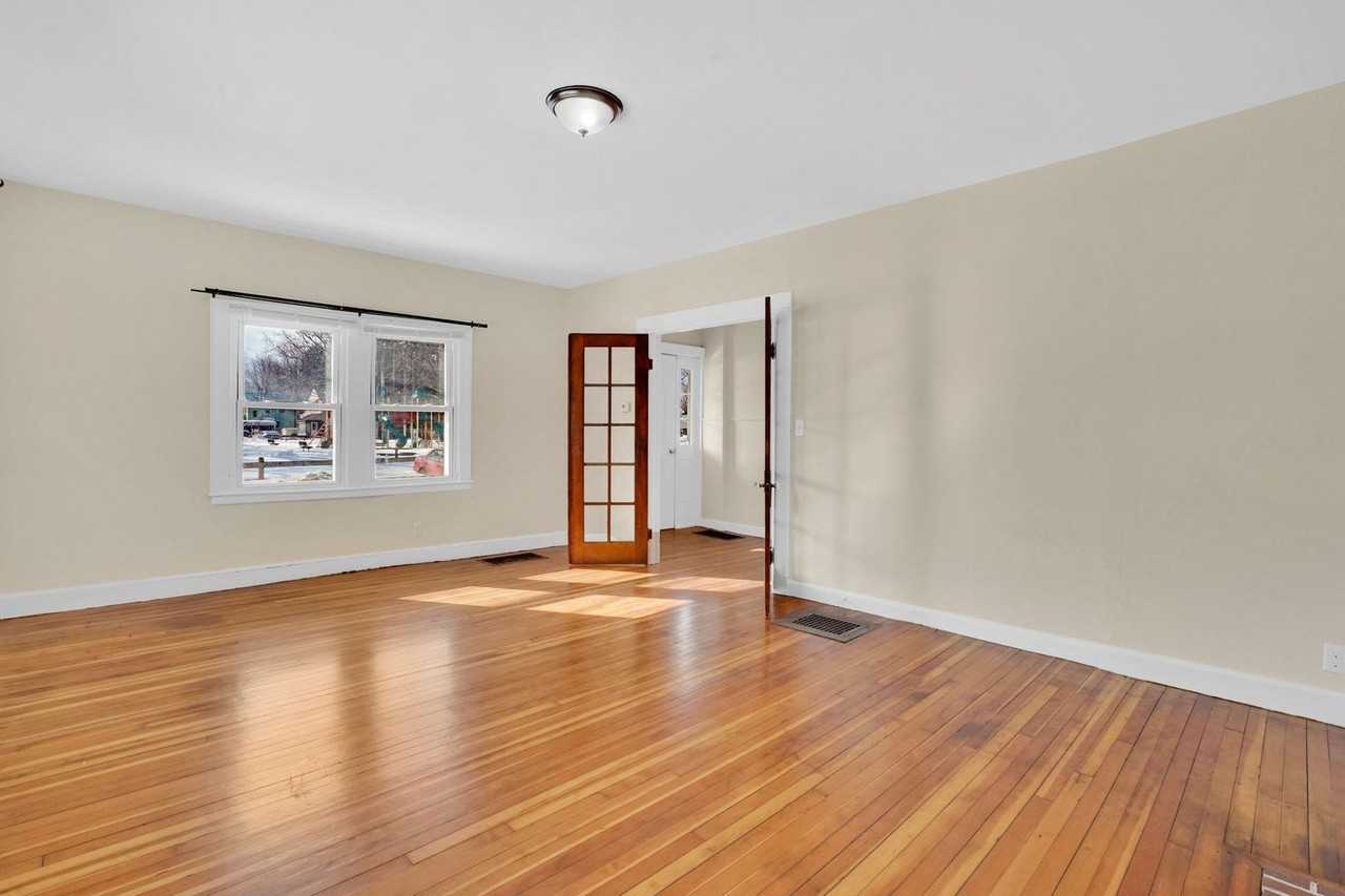 157-159 Pleasant Street - Photo 7 of 50