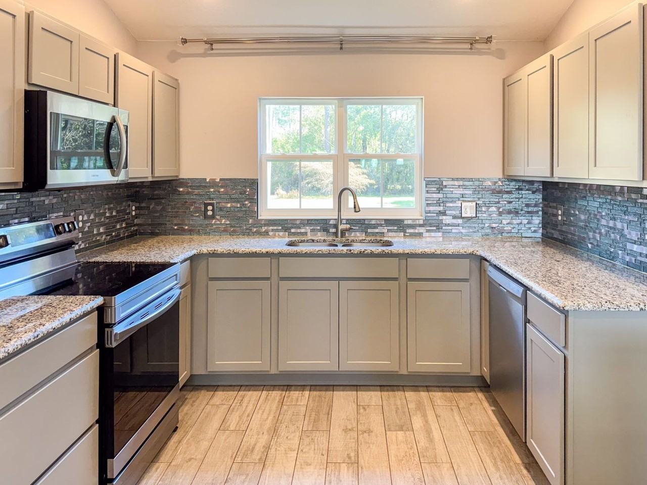 420 Ketch Rd - Photo 7 of 31