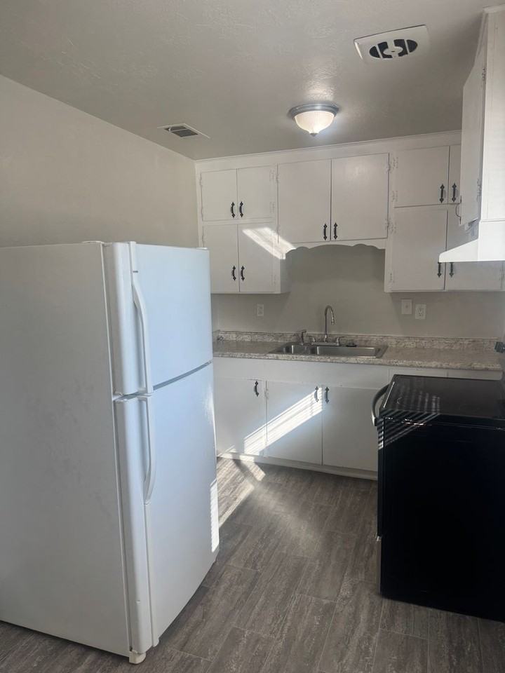 2851 Reservoir Ln - Photo 2 of 10