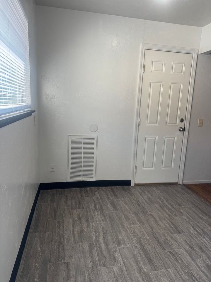 2851 Reservoir Ln - Photo 3 of 10