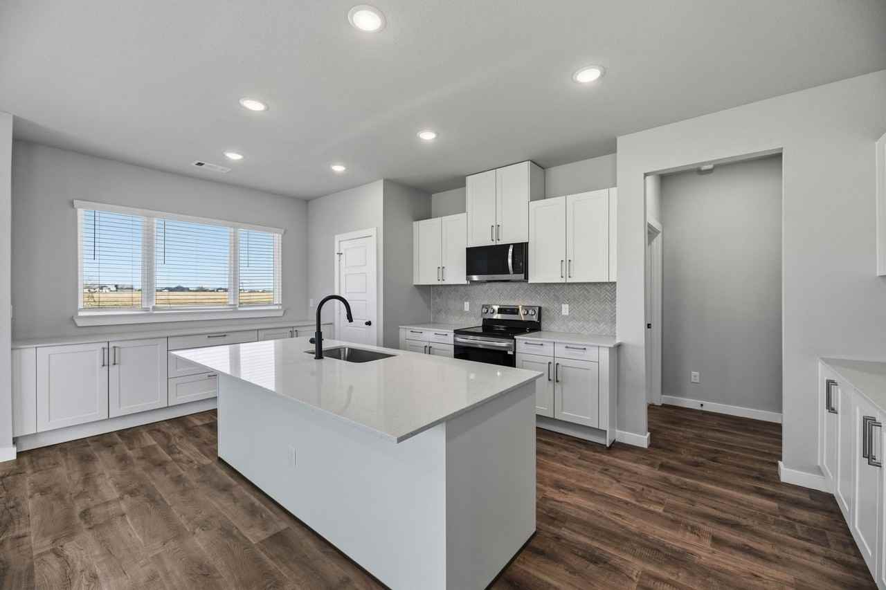 4023 Lecroy Ct - Photo 6 of 40
