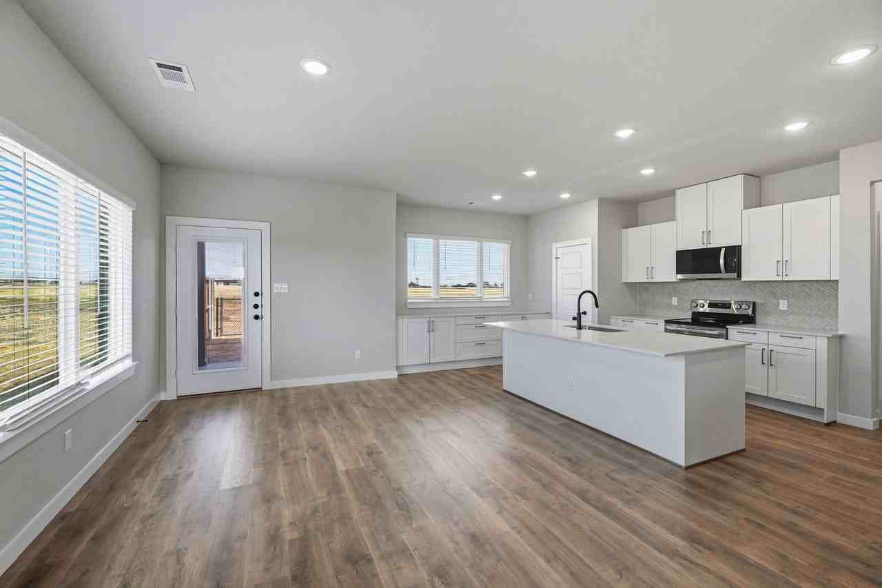4023 Lecroy Ct - Photo 7 of 40