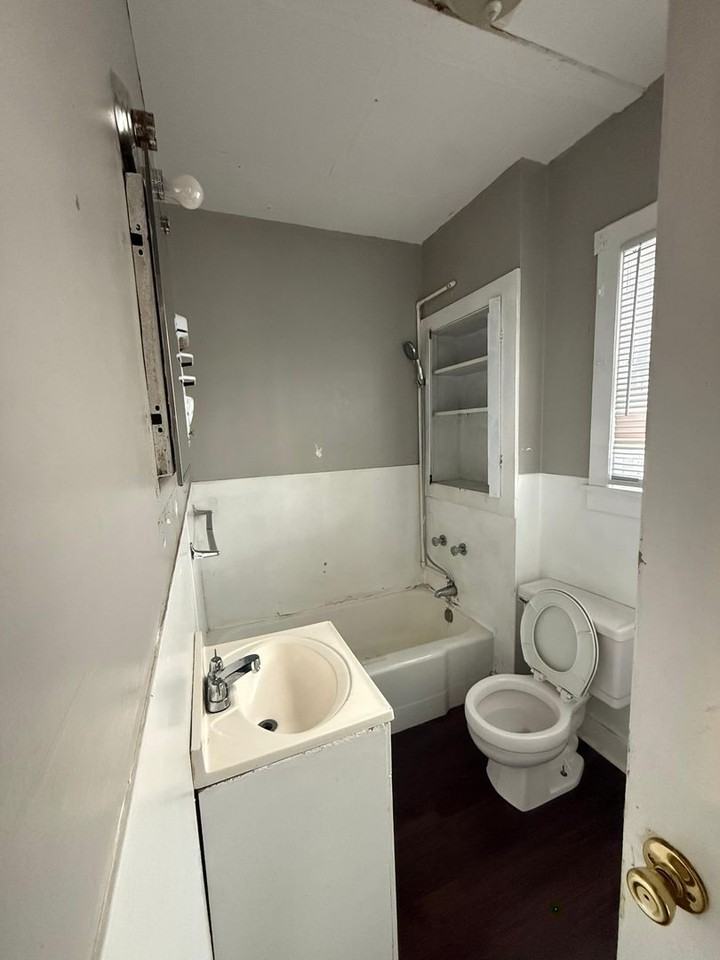 1108 Dallas St - Photo 6 of 7