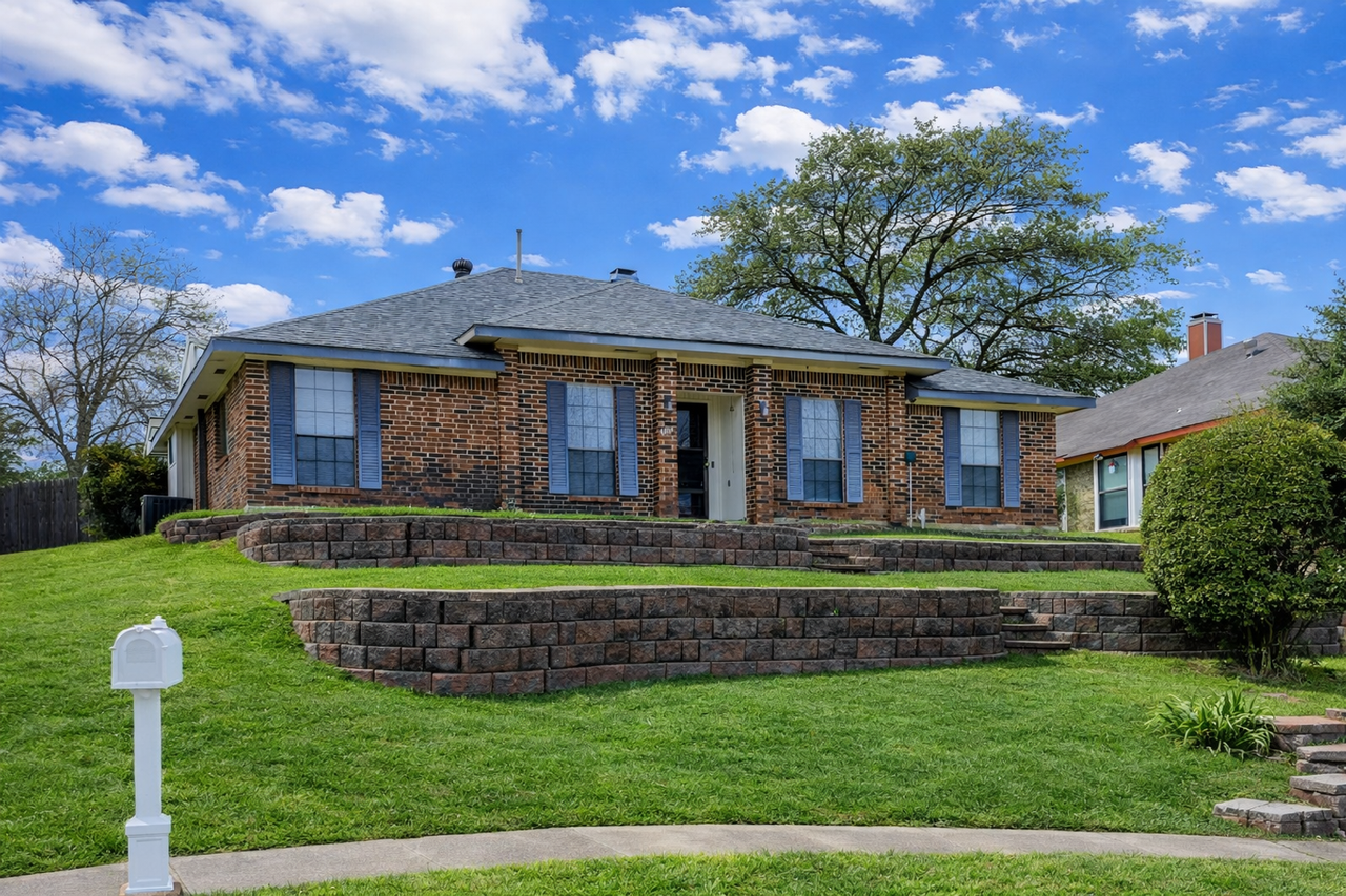 4617 Olympia Dr - Photo 2 of 48