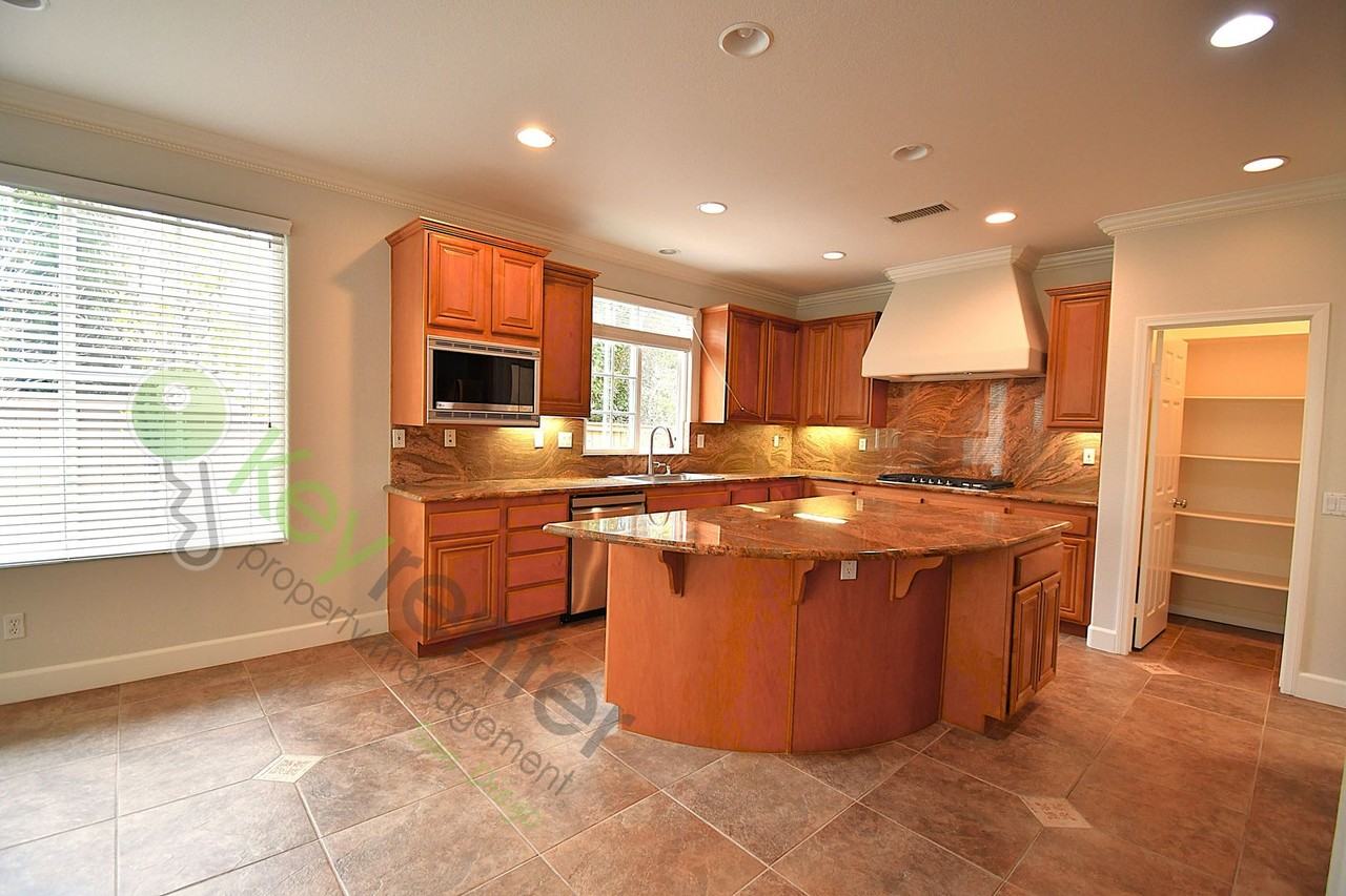 1439 Misty Sea Way - Photo 7 of 32