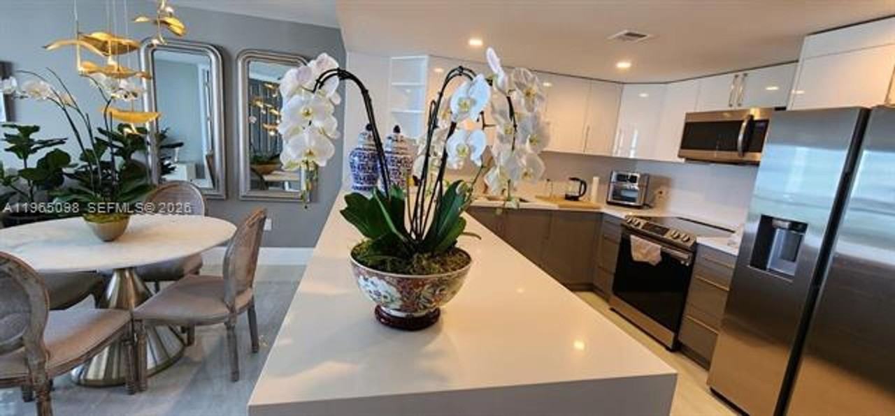 5701 5701 Collins Ave appt 905 - Photo 2 of 35