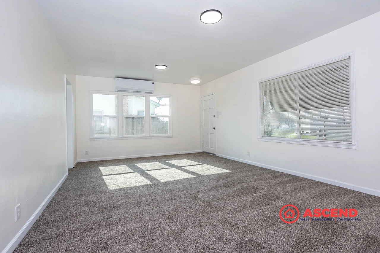 312 S Myrtle St - Photo 2 of 20