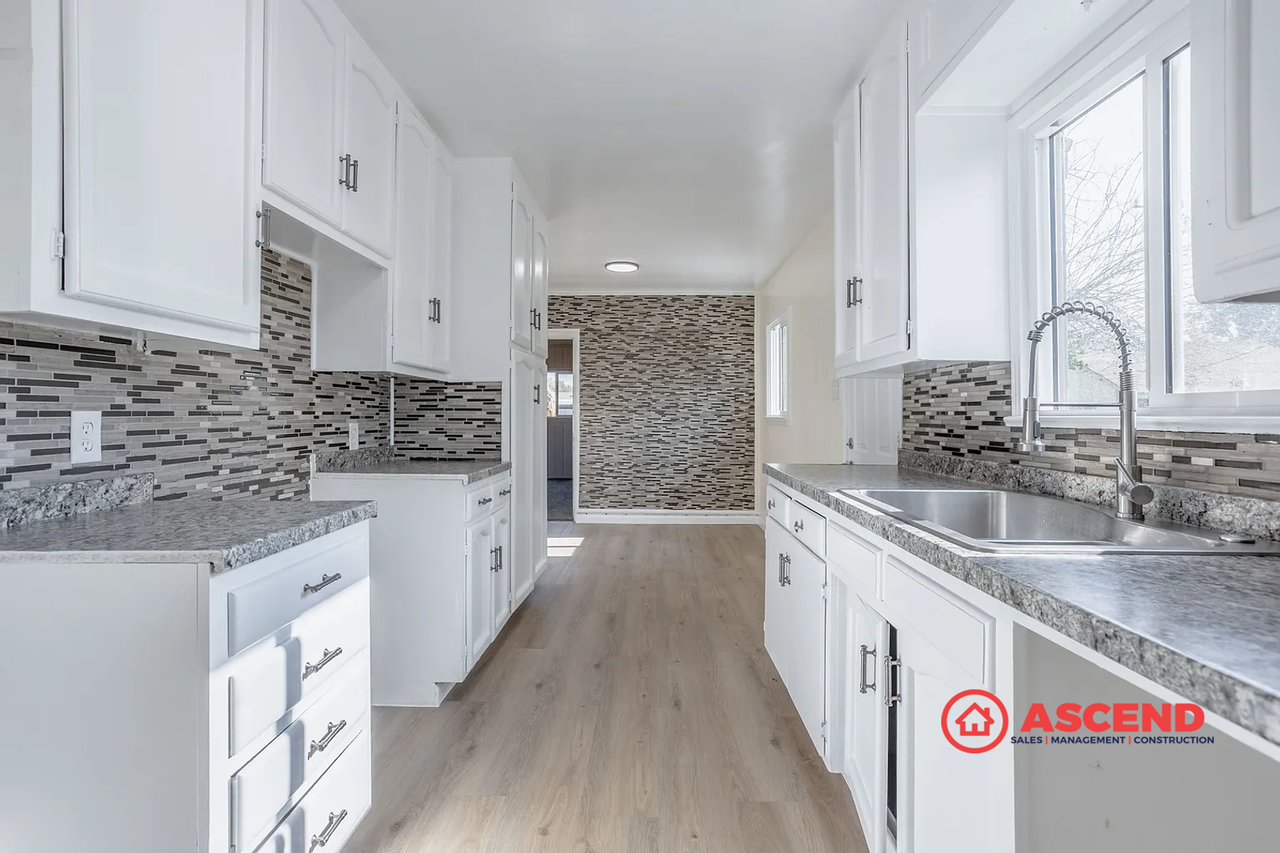 312 S Myrtle St - Photo 4 of 20