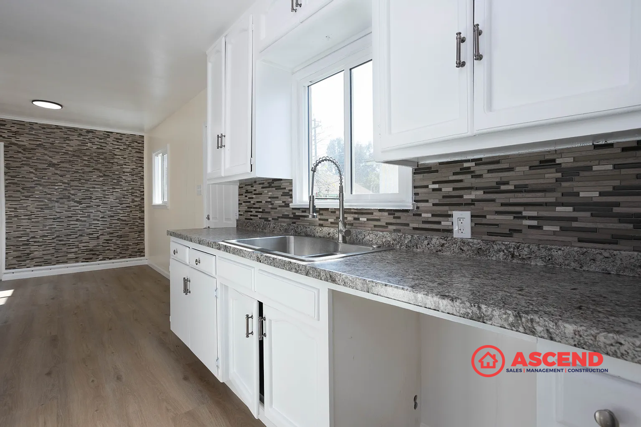 312 S Myrtle St - Photo 5 of 20