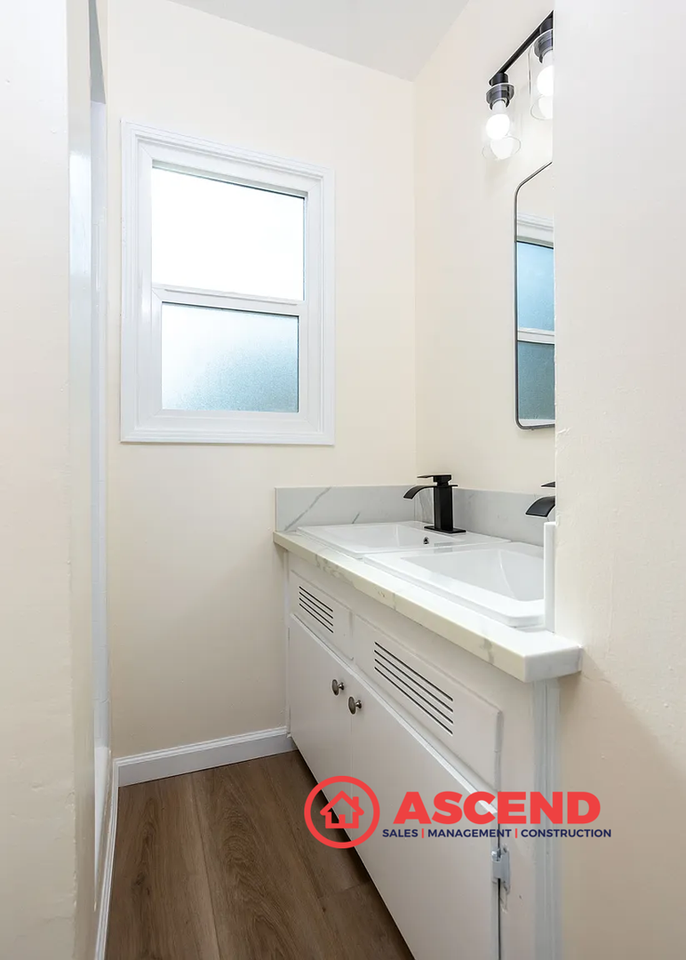 312 S Myrtle St - Photo 7 of 20