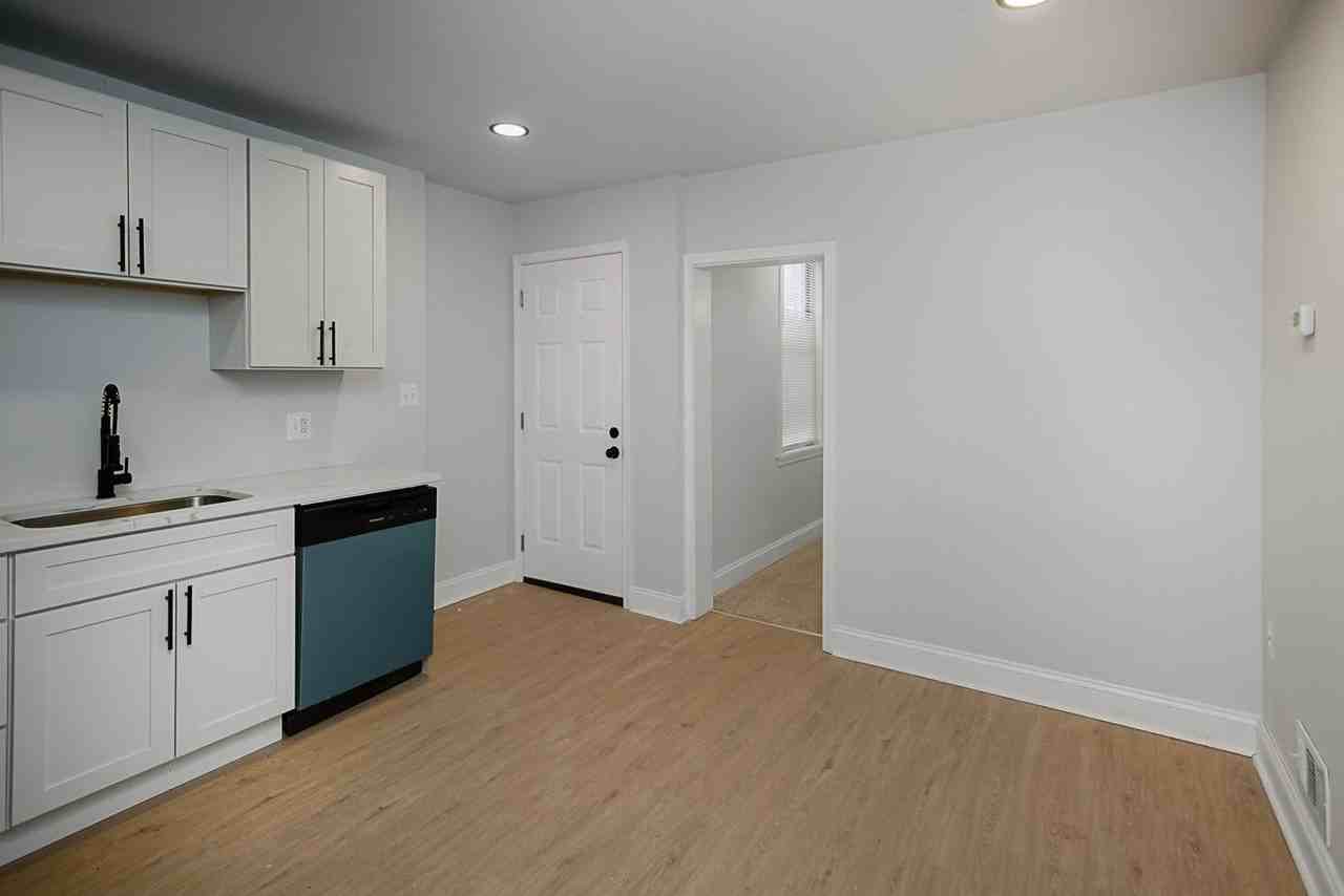 304 S Augusta Ave - Photo 5 of 26