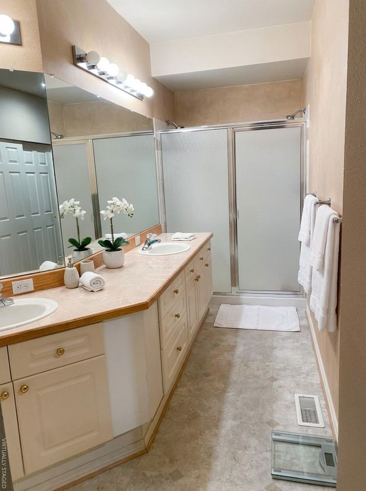 18558 Ne 57th St - Photo 5 of 10