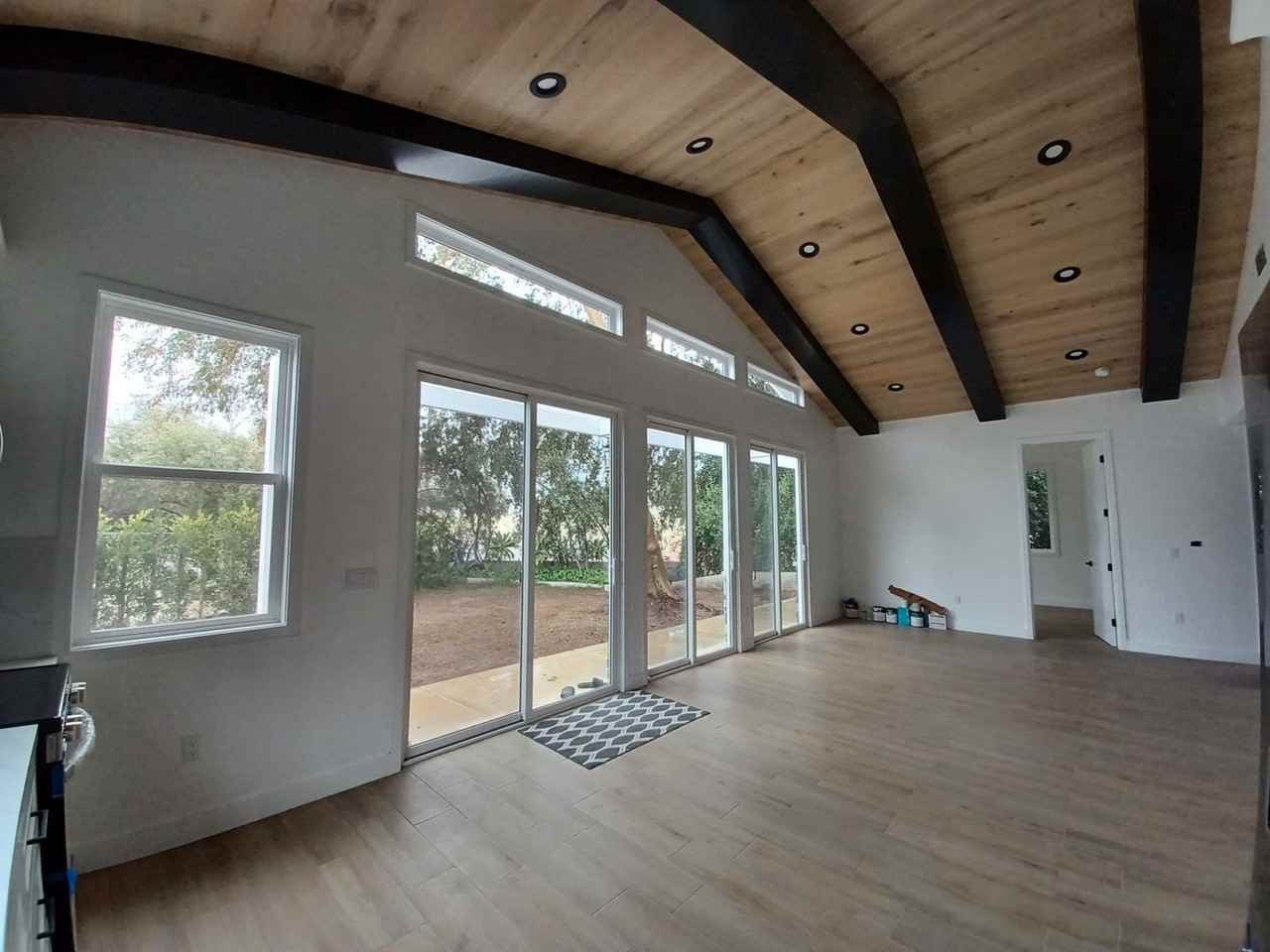 319 E Ramona St - Photo 7 of 31