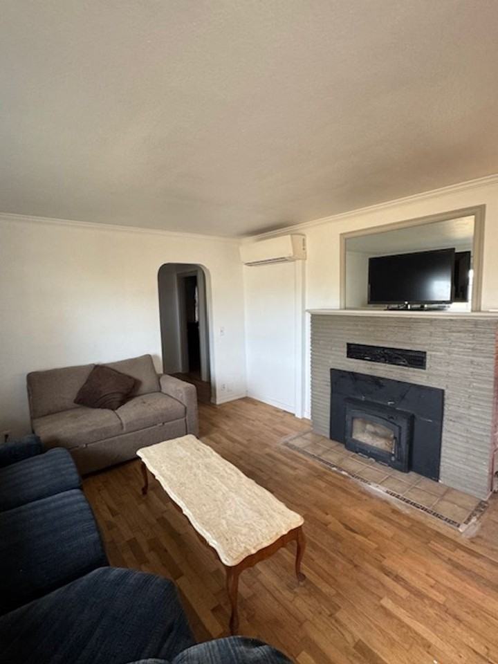 685 Beall Ln - Photo 2 of 21