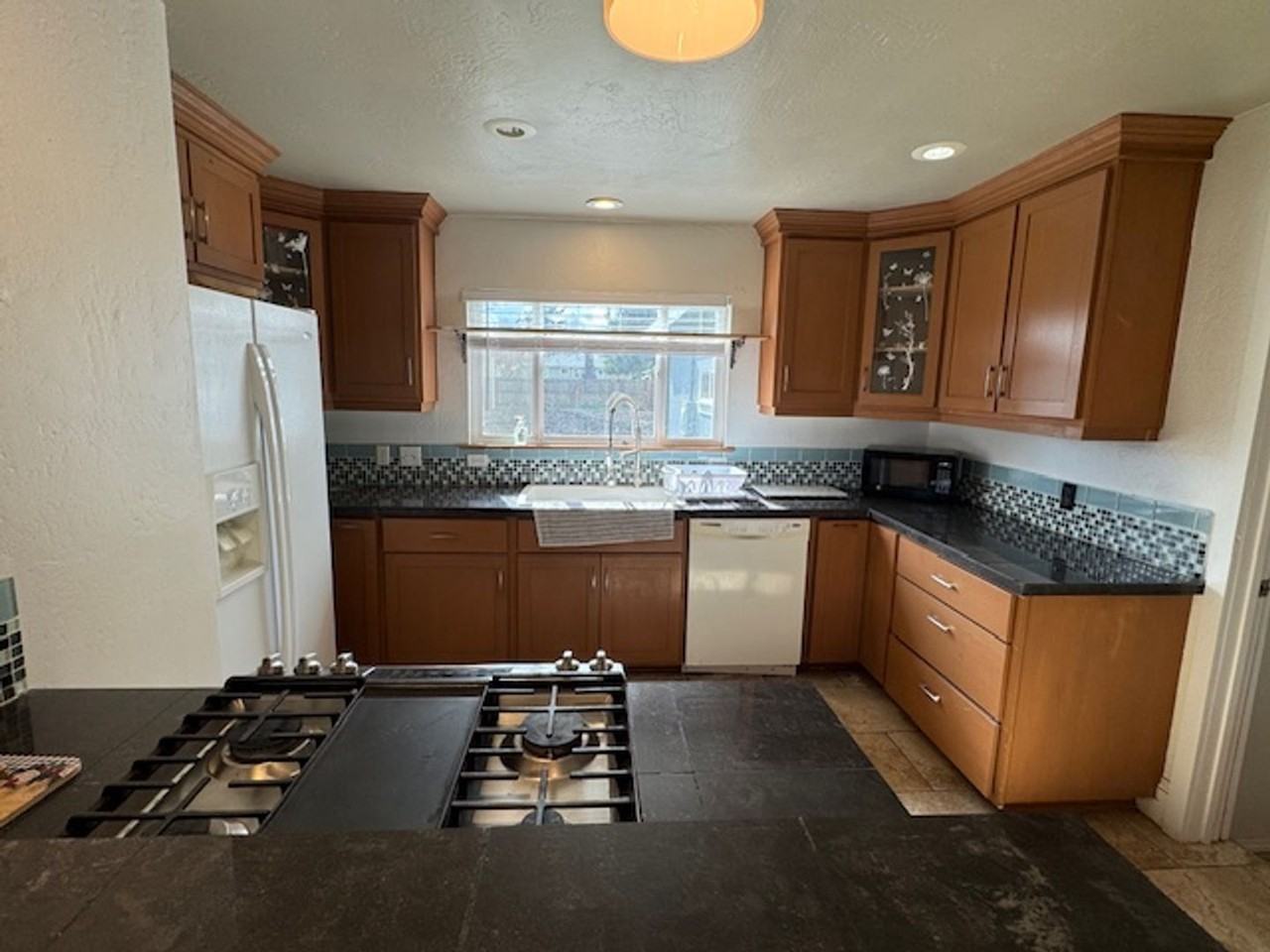 685 Beall Ln - Photo 3 of 21