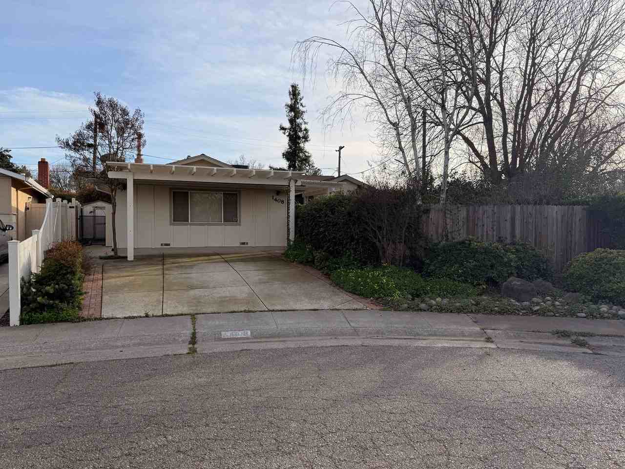 1408 Mello Pl - Photo 2 of 16