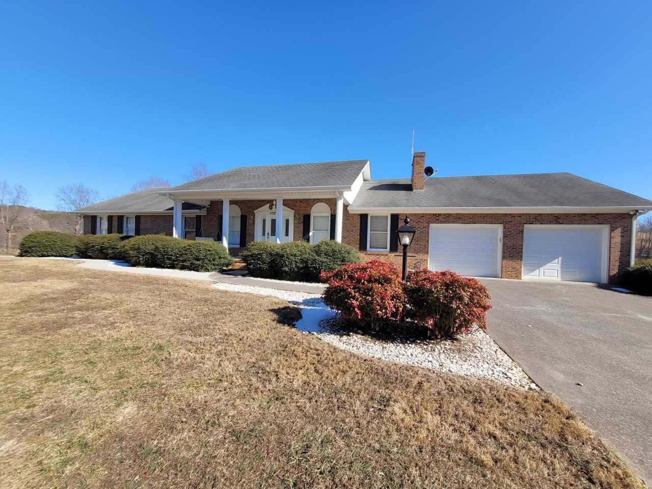 730 Blue Hollow Rd - Photo 3 of 36