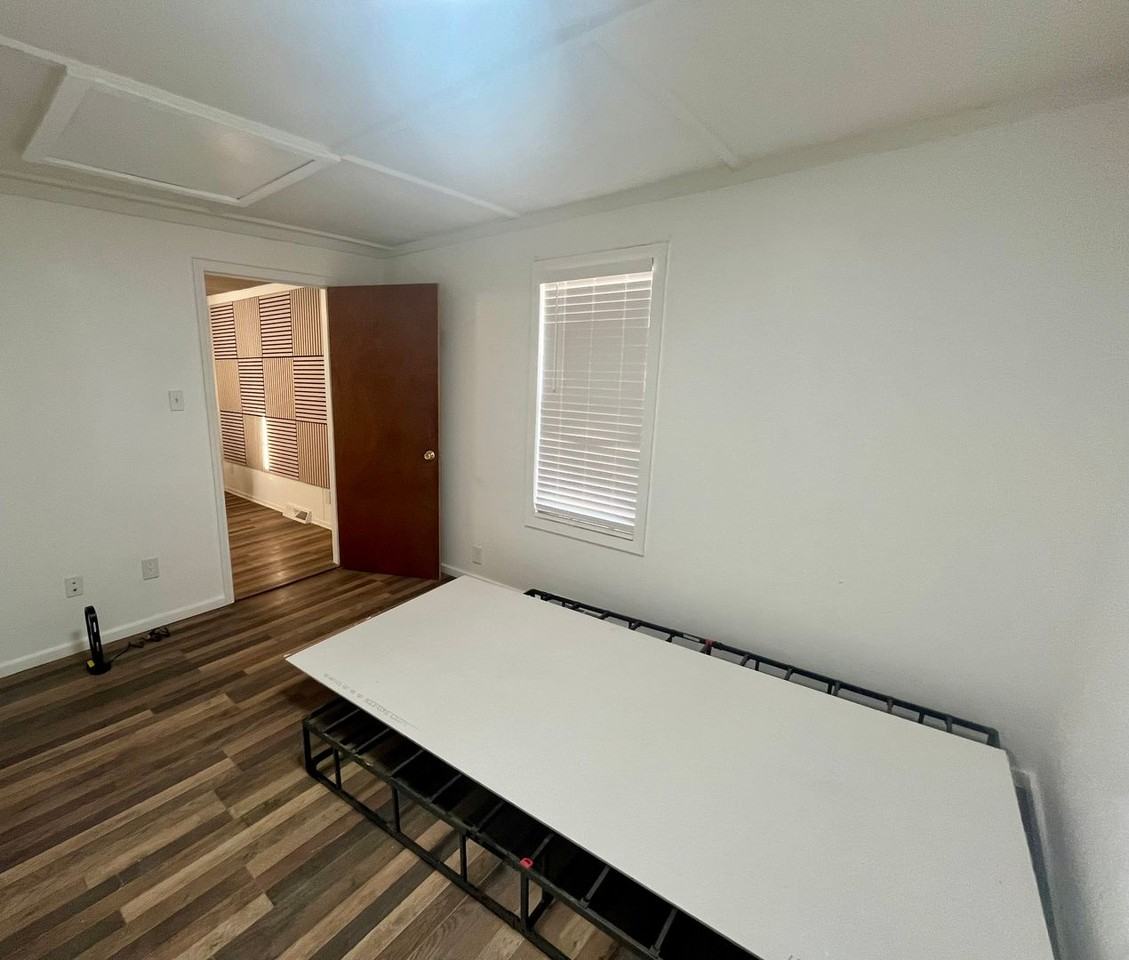 836 Pine St - Photo 4 of 8