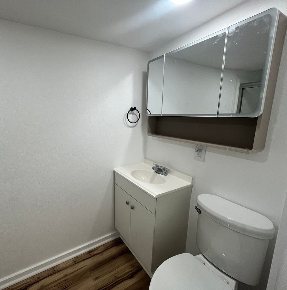 836 Pine St - Photo 7 of 8