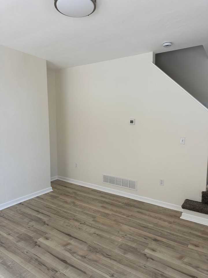 941 Lamont St - Photo 2 of 9