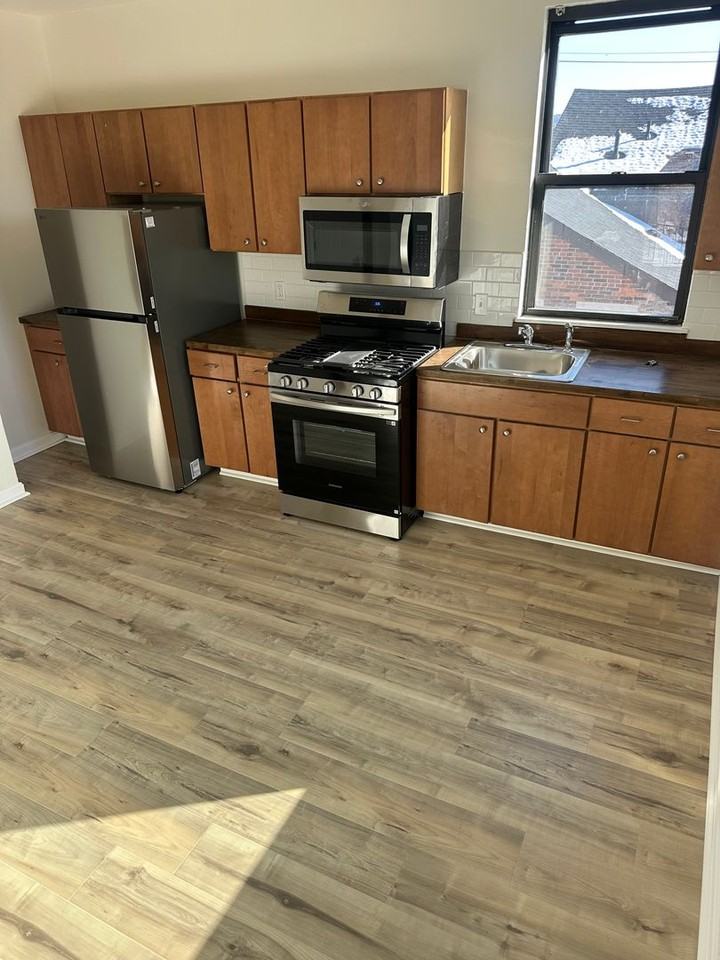 941 Lamont St - Photo 4 of 9