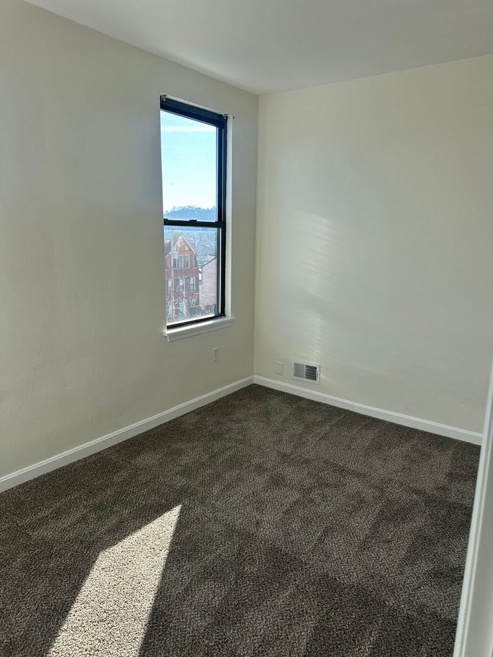 941 Lamont St - Photo 5 of 9