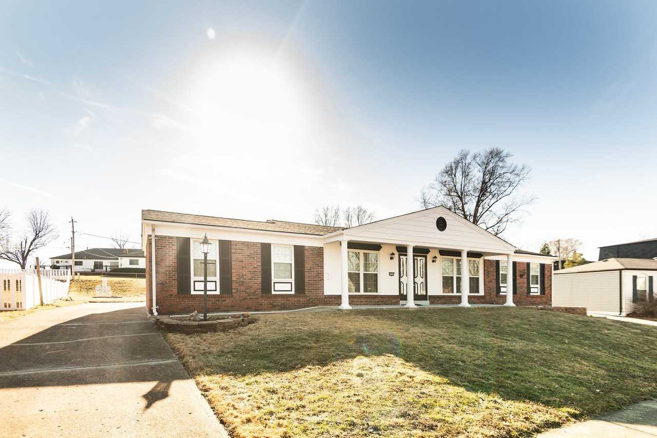 4762 Barroyal Dr - Photo 2 of 41