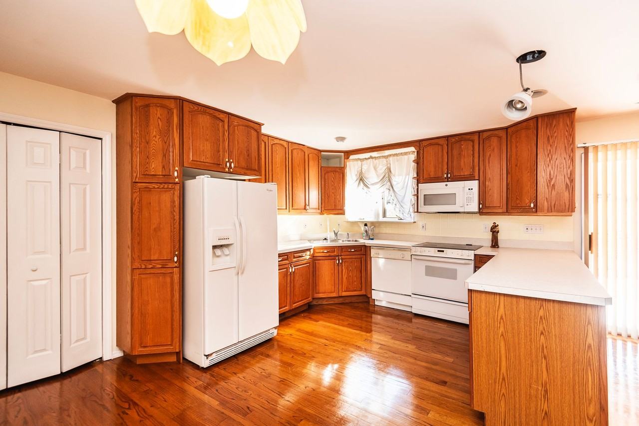 4762 Barroyal Dr - Photo 6 of 41