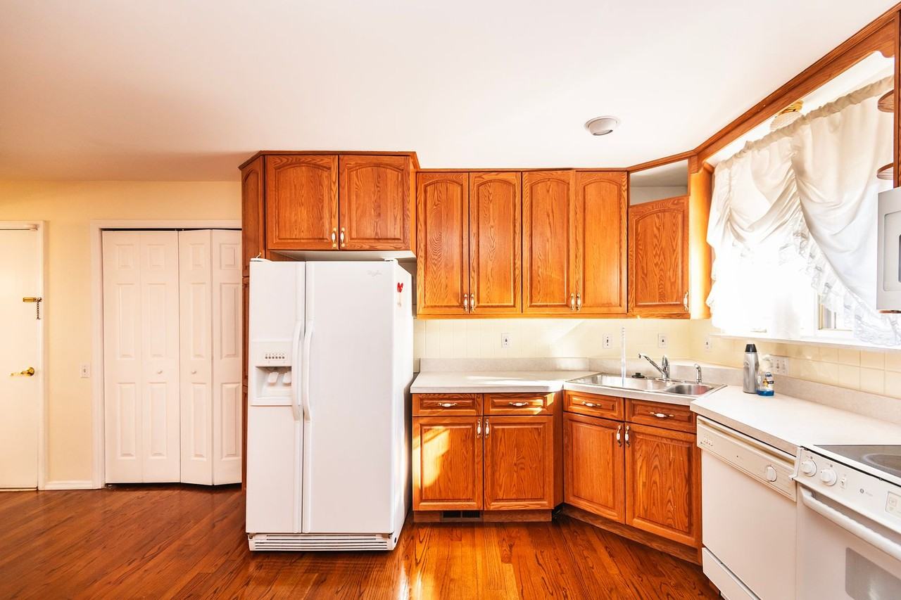 4762 Barroyal Dr - Photo 7 of 41