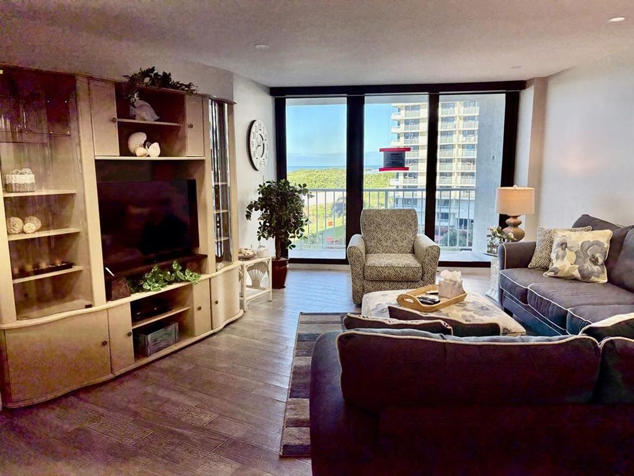 260 Seaview Ct #508 - Photo 3 of 22