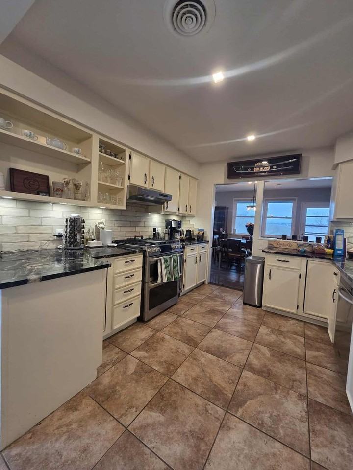 801 Willard Pl - Photo 5 of 46