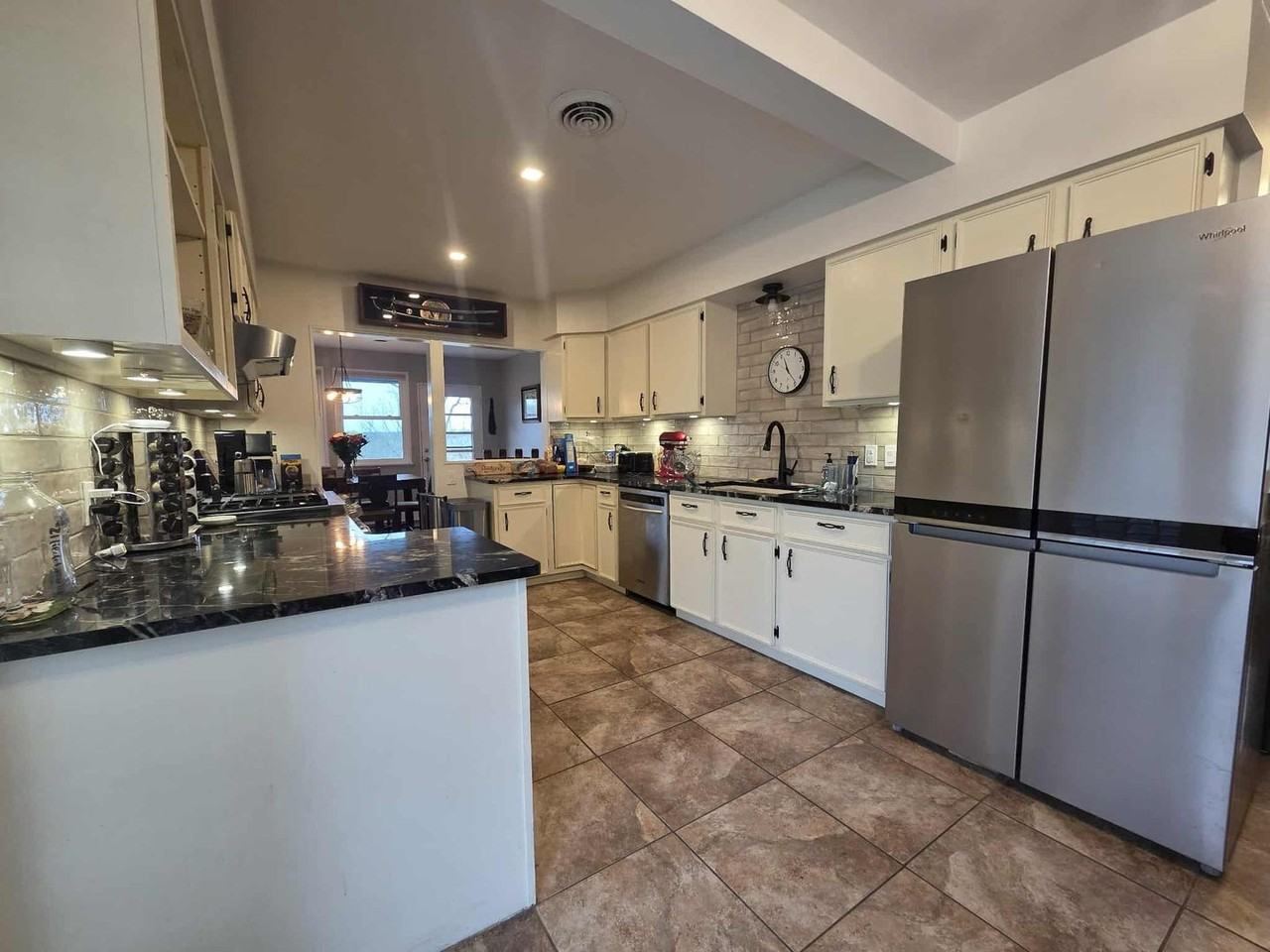 801 Willard Pl - Photo 6 of 46